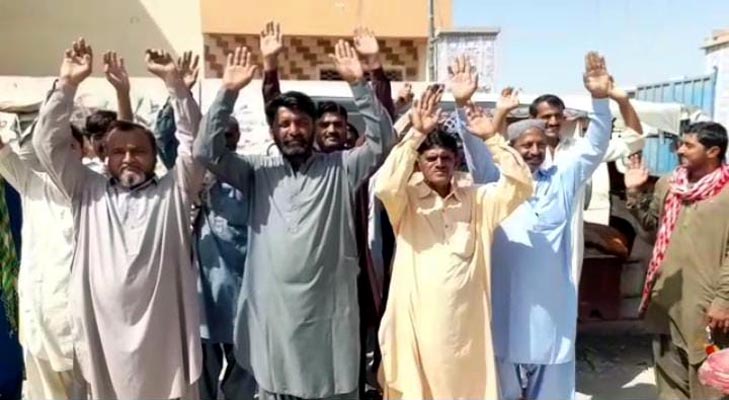 رڪشا ڊرائيورن جو شهر ۾ گندگي خلاف احتجاجي مظاهرو