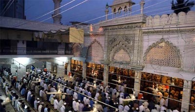 شب قدر جي موقعي تي مسجدن ۾ عبادت جا خاص انتظام