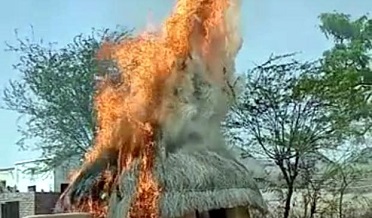 ڳوٺ پوڇانڊي جو پار ۾ اچانڪ باھ،پورهيت جا گهر سڙي رک