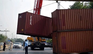 لانگ مارچ،لاهور ميدان جنگ، ڪارڪن گرفتار، اهم رستا بند