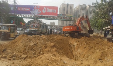 ڪراچي ۾ ترقياتي ڪمن سبب ٽرئفڪ جام، عوام پريشان
