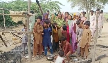 قبضا مافيا پاران باگڙي برادري جي جهڳين کي باھ