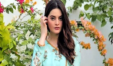 منهنجي زندگي آهي جيئن چاهيندس تيئن گذاريندس: منال خان