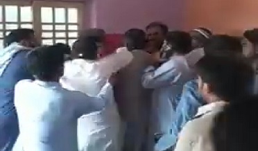 ڦل ۾ ڊي ايف سي ٽيم جا گدامن تي ڇاپا،جهيڙو،عملو زخمي