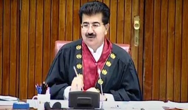 پيٽرول مهانگو ٿيڻ خلاف سينيٽ ۾ احتجاج ۽ واڪ آئوٽ