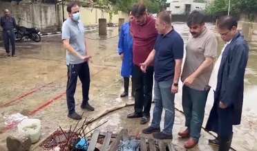 ڪراچي ۾ وسڪارو، وڏو وزير صوبائي وزيرن سان دوري تي نڪري پيو