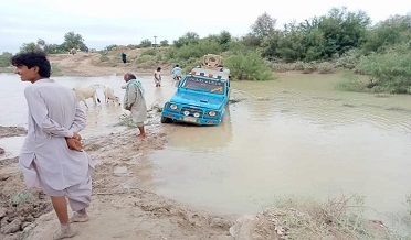 گاج ڊائيوريشن تعمير ٿيندڙ نئين ديوار لُڙھي وئي،ڳوٺاڻن کي اچ وڃ ۾ پريشاني