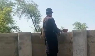 ڌاڙيلن جي ڳوٺ تي ڪاهه، مقابلي بعد پسپا