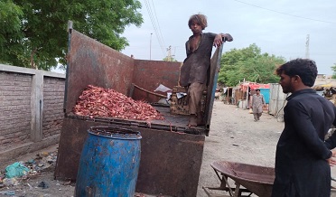 مرغين جو سمورو فضلو، فيڪٽري مالڪن کي وڪرو ٿيڻ جو انڪشاف