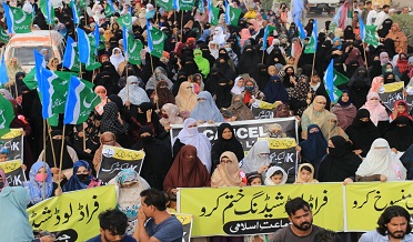 جماعت پاران لوڊشيڊنگ خلاف ڪي اليڪٽرڪ  آفيس آڏو احتجاج