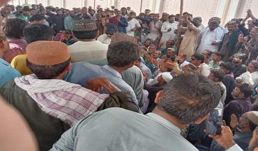 مهر سردارن جي سرچاءُ جون ڪوششون، هزارين ماڻهن جو ڌرڻو