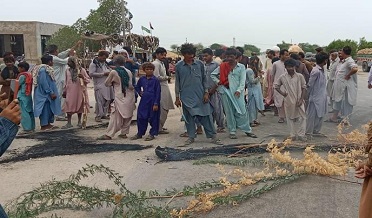دم واھ کي  بند ڪرڻ خلاف سوين آبادگارن جو مين روڊ تي ڌرڻو،ٽرئفڪ جام
