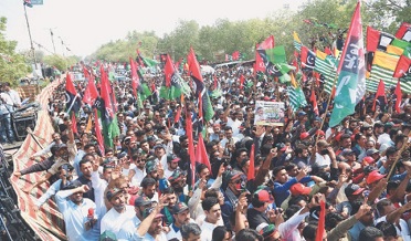 مڪاني چونڊون کٽڻ جي خوشي ۾ جيالن جون خوشي ۾ ريليون