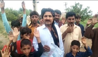 واپڊا لائين مين جي زيادتين خلاف ڳوٺاڻن جو احتجاج