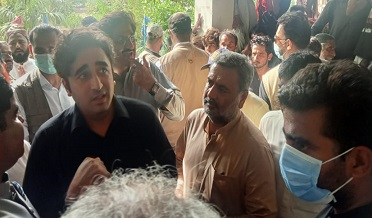 بلاول جو ٻوڏ متاثر علائقن جو دورو، متاثرن کي مدد جي خاطري
