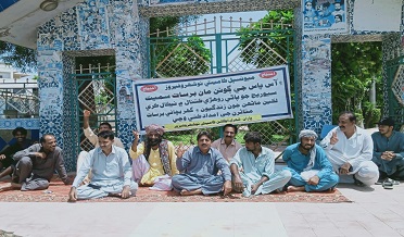 برسات جو پاڻي نه ڪڍڻ خلاف شهرين جو احتجاج،ڌرڻو