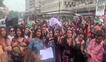 ڪراچي ۾ کدڙن فقيرن جو سماجي تنظيم خلاف احتجاج