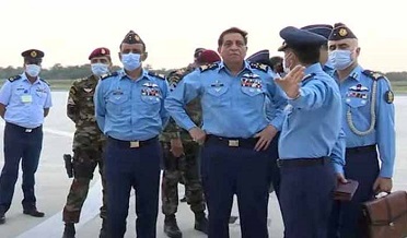 ايئر چيف مارشل جي جنگي مشقن جو معائنو
