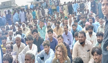سنڌ حڪومت جي لاپرواهي،بدين ۽مٺي واسي روڊن تي نڪري آيا،احتجاج