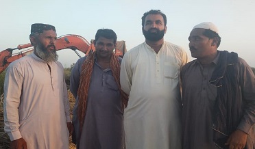 برساتن جو پاڻي ڳوٺ کي وڪوڙي ويو، پڪيون،ڪچيون جايون ڪري پيون