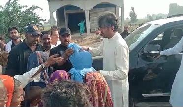 بنگل مهر جي ٻوڏ متاثرن جي ڪيمپن ۾ آمد،ڄاريون ورهايون