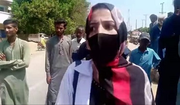 شاگردياڻين جو 3 مھينن کان وظيفو نه ملڻ خلاف احتجاج،روڊ بلاڪ