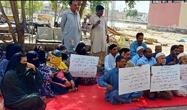 پيرا ميڊيڪل اسٽاف جو رسڪ الائونس نه ملڻ خلاف اسپتال ۾ احتجاج ،ڌرڻو