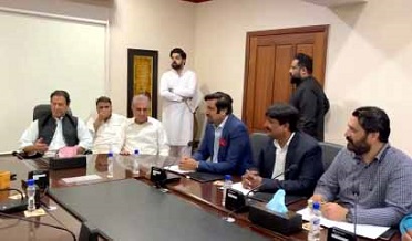 نيشنل پريس ڪلب ۽ آر اي يو جي جي وفد جي عمران خان سان ملاقات