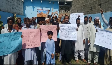 پرائمري اسڪول ۾ ٻارڙن کي سنڌي نه پڙھائڻ خلاف ڳوٺـ واسين جو احتجاج