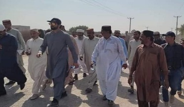 محمد بخش خان مھر پاران شهر جو پيادل دورو،عوام سان ملاقات