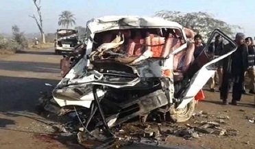 رحيم يار خان: انڊس هاءِ وي تي ڪار ۽ ٽرالر ۾ ٽڪر، 3 ڄڻا فوت
