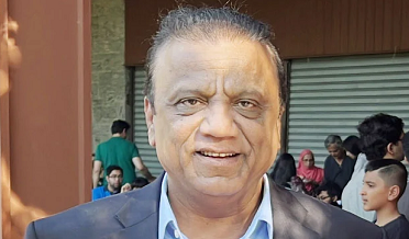 اڳوڻو وفاقي وزير بابر غوري آمريڪا روانو ٿي ويو