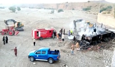 تيز رفتار ڪوچ ڪلٽي ٿي پئي 41 مسافر فوت ٿي ويا