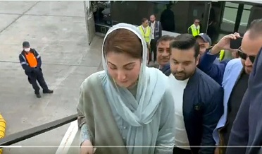 عمران پنهنجي حڪومت ٽوڙي هاڻي روئي پيو، سدائين روئندو رهندو