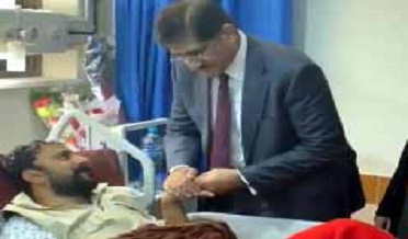 وڏي وزير جي پشاور آمد،ڌماڪي ۾ زخمي ٿيلن جي عيادت