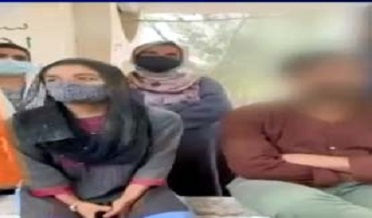 ڪراچي يونيورسٽي ۾ شاگرد تنظيمن شاگردن کي هولي ملهائڻ کان روڪي ڇڏيو