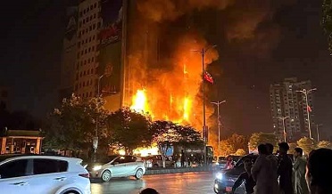 شارع فيصل ڪراچي ۾ عمارت کي لڳل باهه تي ضابطو آندو ويو