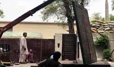 عمران خان جي رهائشگاهه تي نئون بلٽ پروف گيٽ لڳايو ويو