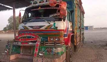 ٽرڪ ڊرائيور ۽ ڪلينر اغوا، ڌاڙيلن جون ڪاروايون جاري