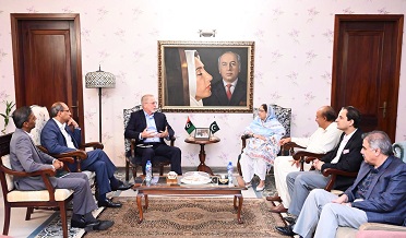 آمريڪي عهديدار جي صدر فريال ٽالپر سان ملاقات