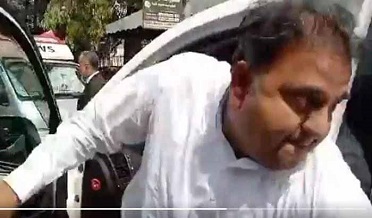 فواد آزادي بعد ٻيهر گرفتاري جي ڊپ کان ڀڄندوعدالت پهچي ويو