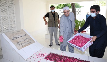 آصف علي زرداري جي والدين جي قبرن تي حاضري