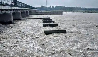 راوي، چناب، جهلم درياهه ۾ ٻوڏ جو خطرو