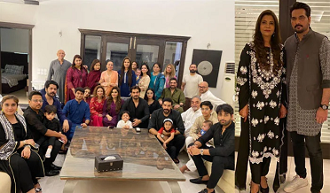 همايون سعيد جي گهر ۾ دوستن جي مان ۾ آجياڻو