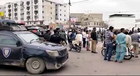 ڪراچي ،پاڻي ۽ بجلي نه ملڻ خلاف ڊپٽي ميئر جي گهر آڏو احتجاج