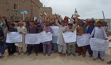 ٽنڊو محمد خان ۾ ڦورن جي فائرنگ 2 ڄڻا زخمي،قيمتي سان کڻي فرار