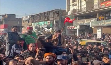 ڪميشن آفيس آڏو احتجاج، پي ٽي آءِ اڳواڻن خلاف ڪيس داخل