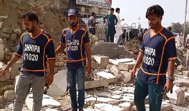 شاهه لطيف ٽائون ۾ ٺهندڙ عمارت ڪرڻ سبب 2 ڄڻا دٻجي  فوت،عورت زخمي