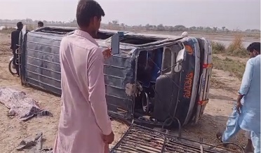 مسافر وين ڪلٽي، 2 مسافر فوت، 14 ڄڻا زخمي
