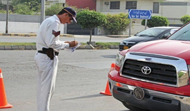 جعلي نمبر پليٽ ۽ ڪاري شيشي واري گاڏين خلاف ڪريڪ ڊائون